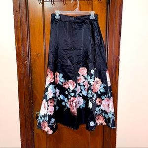 Satin floral midi skirt 🌸🖤